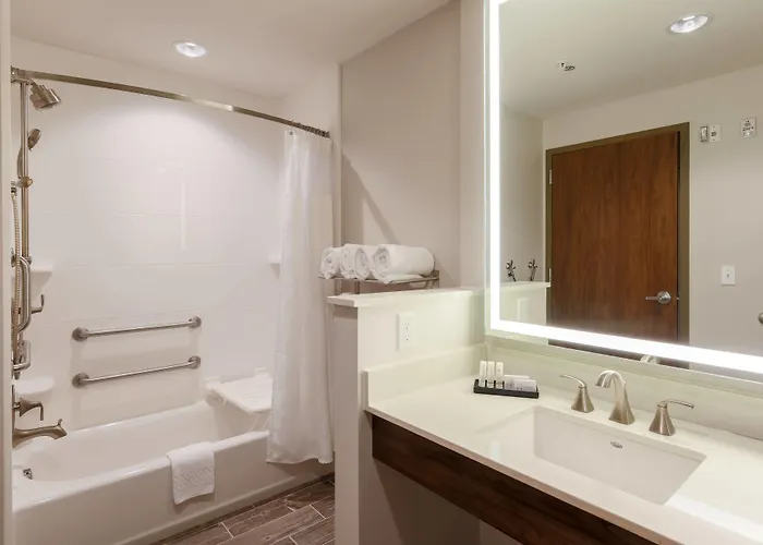 Hotel Fairfield & By Marriott Southwest/downtown Area 3*