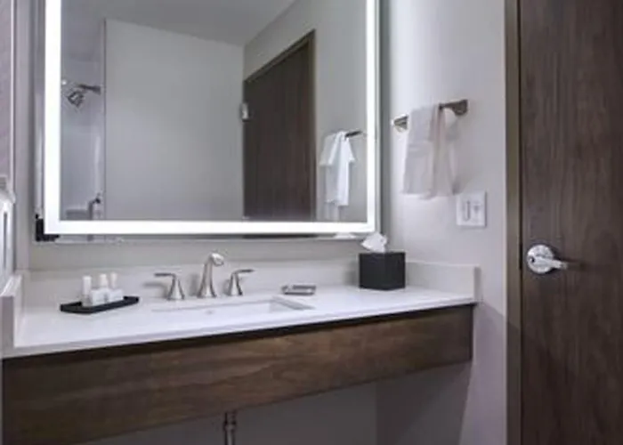 Hotel Fairfield & By Marriott Southwest/downtown Area 3*