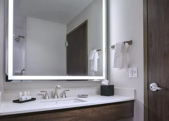 Fairfield & By Marriott Southwest/downtown Area